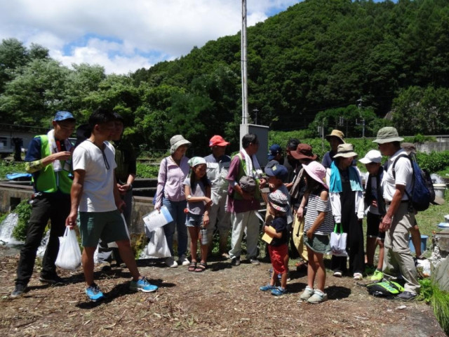 釣り体験 お手伝いの様子